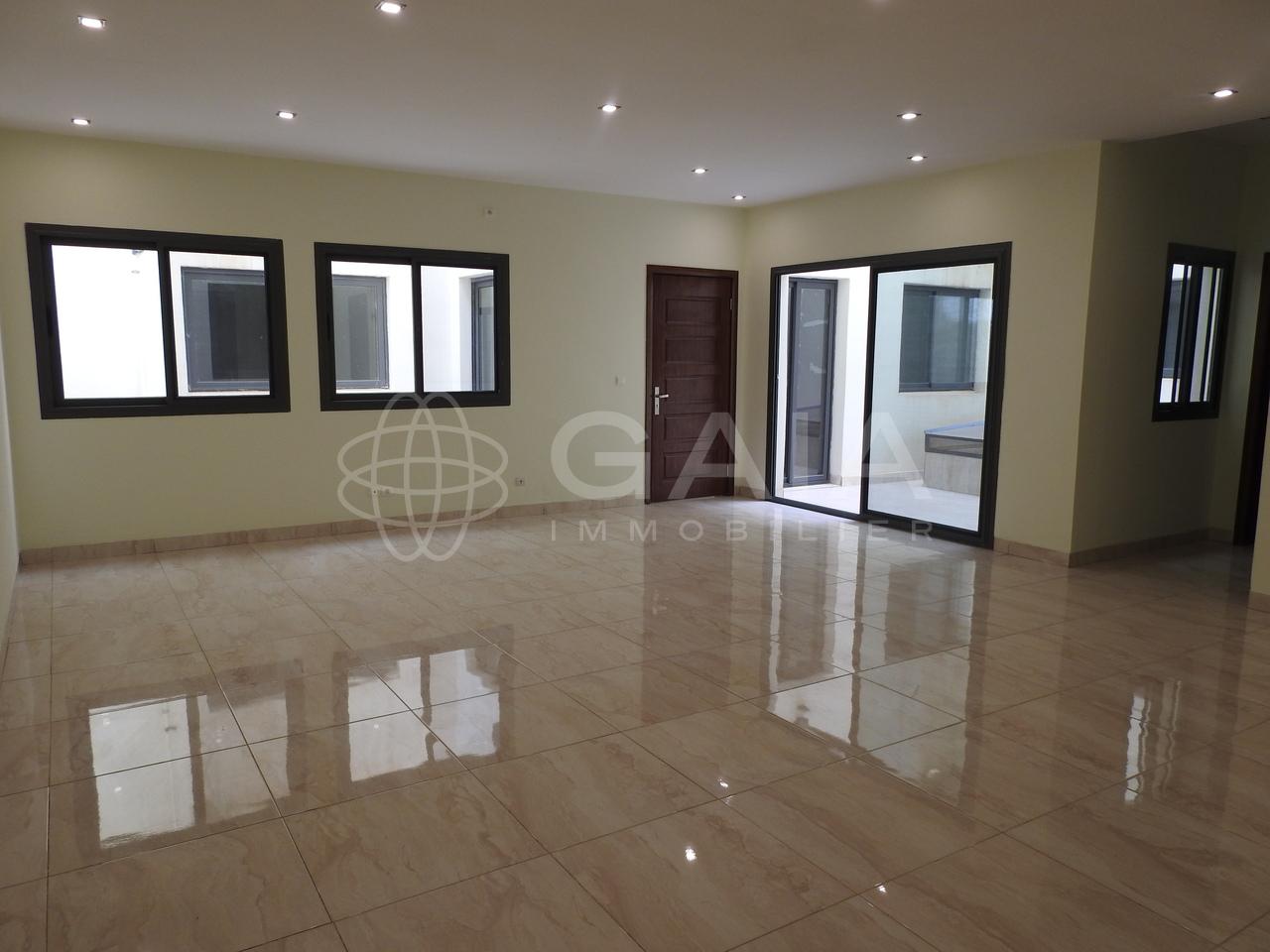 Location Appartement de 4 chambres aux Almadies à Dakar